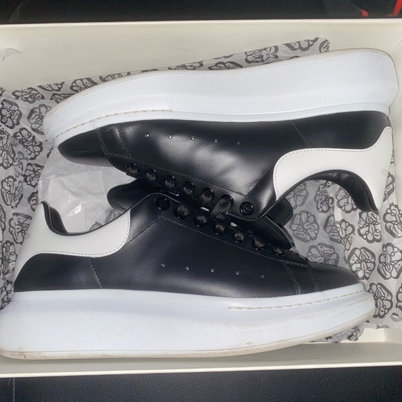 Alexander McQueen Oversized Sneakers - Picture 4 of 9